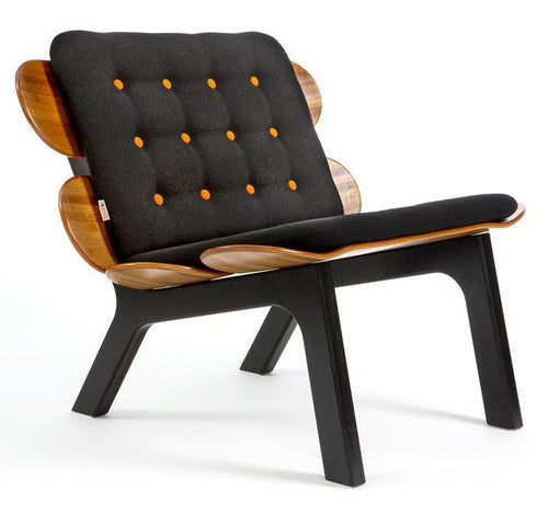 BlackEdition - Sort | Dansk designet loungestol i naturfarve med sortlakeret stel og sort hyndesæt