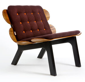 BlackEdition - Bordeaux | Dansk designet loungestol i naturfarve med sortlakeret stel og bordeauxrød hyndesæt